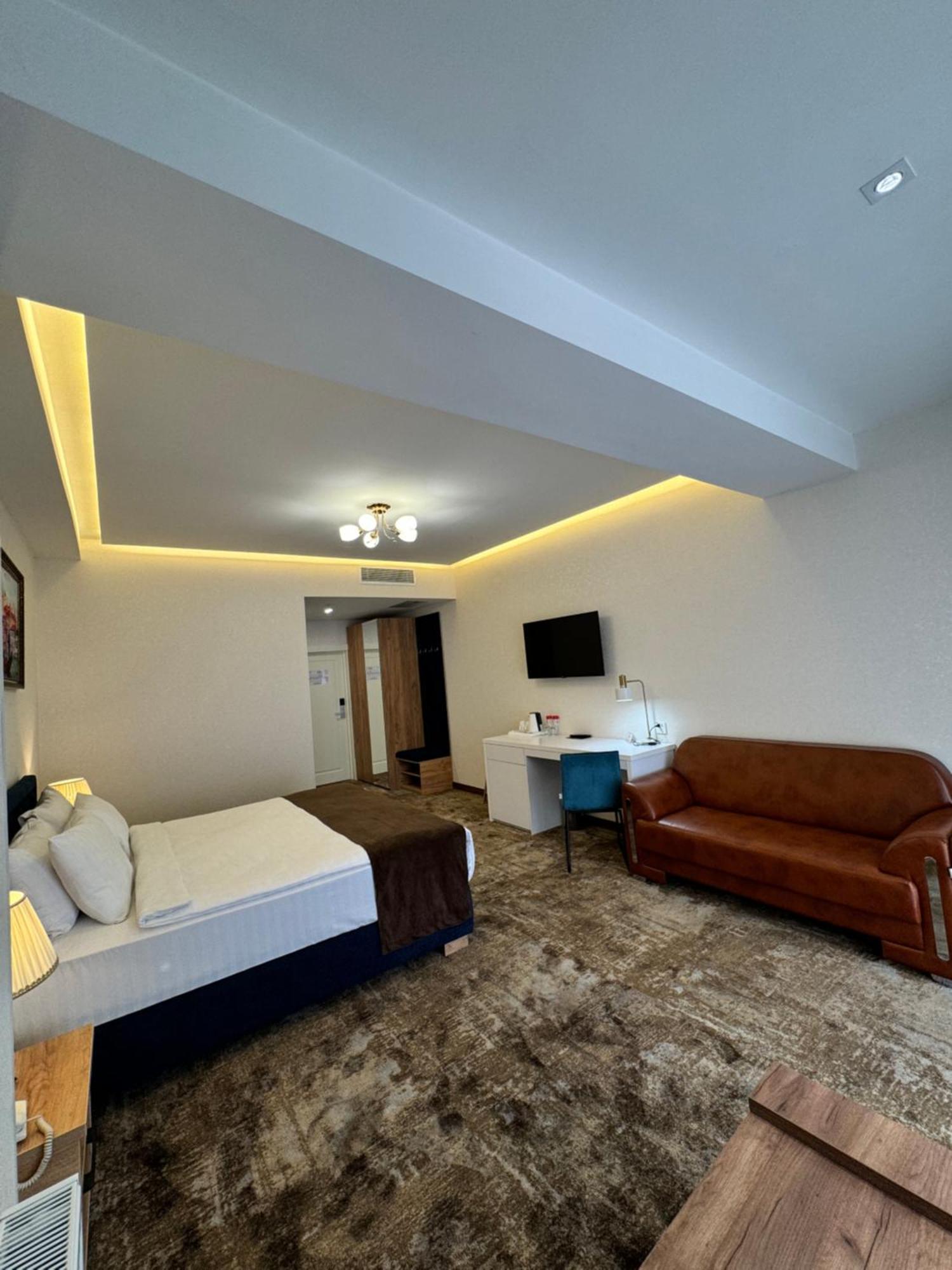 Garnet Mir Hotel Tashkent Exterior foto